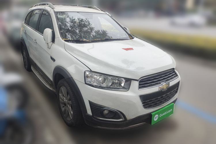 Used Chevrolet Captiva 2015 2.4L 4x4 Flagship Edition 7-Seater Front Right 45 Deg