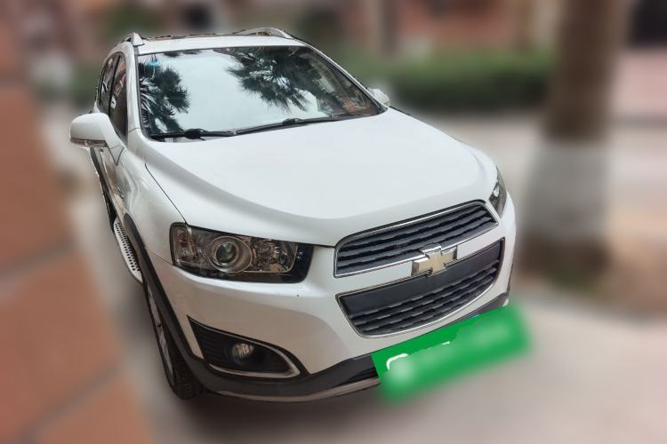 Used Chevrolet Captiva 2015 2.4L Two-Wheel Drive Urban Version 7 Seats Front Right 45 Deg