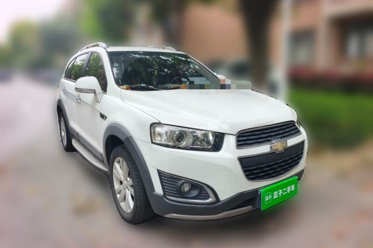 Used Chevrolet Captiva 2015 2.4L 4x4 Flagship Edition 7-Seater Front Right 45 Deg