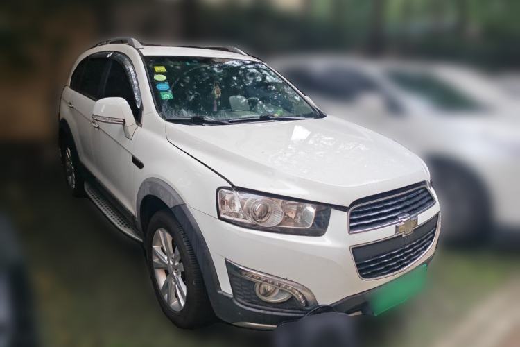 Used Chevrolet Captiva 2015 2.4L 4x4 Flagship Edition 7-Seater Front Right 45 Deg