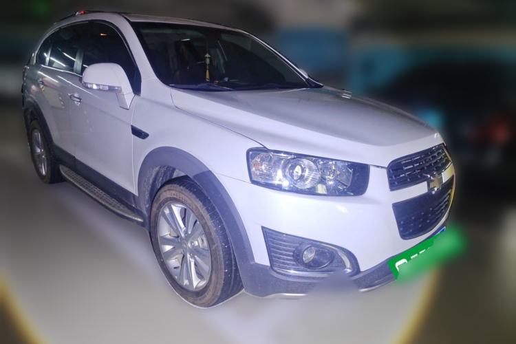 Used Chevrolet Captiva 2015 2.4L 4x4 Flagship Edition 7-Seater Front Right 45 Deg
