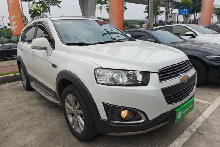 Used Chevrolet Captiva 2015 2.4L 4x4 Flagship Edition 7-Seater Front Right 45 Deg