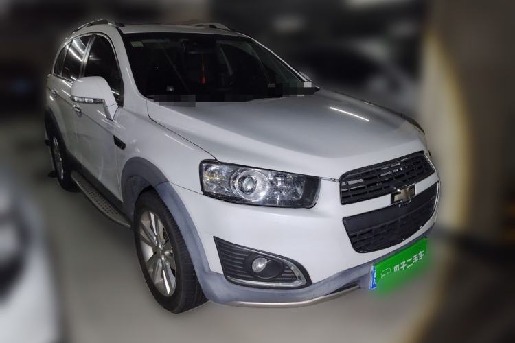 Used Chevrolet Captiva 2015 2.4L 4x4 Flagship Edition 7-Seater Front Right 45 Deg