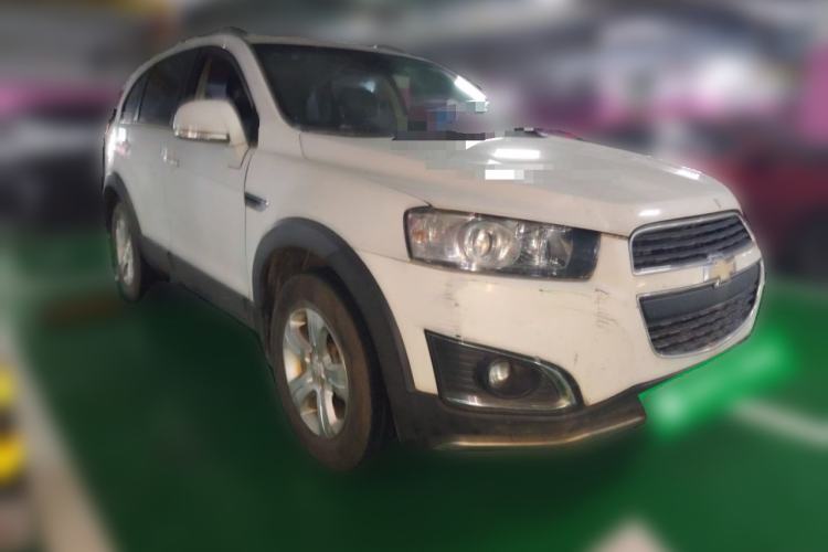 Used Chevrolet Captiva 2015 2.4L Two-Wheel Drive Urban Version 5 Seats Front Right 45 Deg