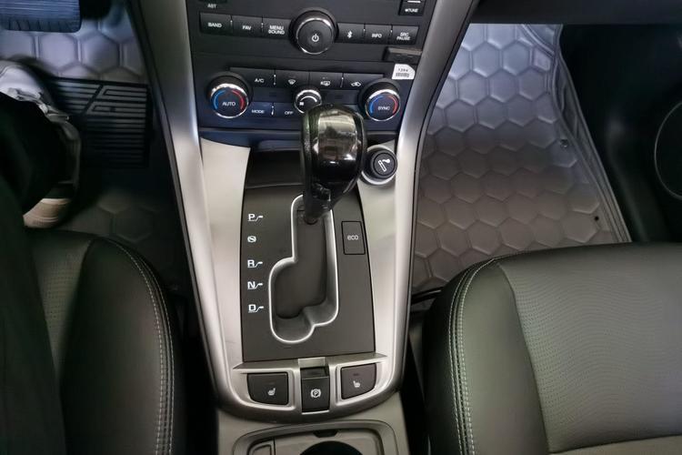 Used Chevrolet Captiva 2015 2.4L 4x4 Flagship Edition 7-Seater Gear Lever