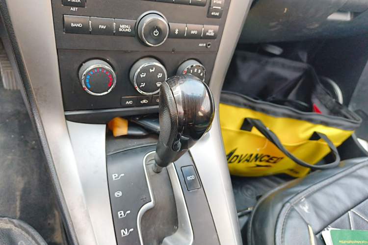 Used Chevrolet Captiva 2015 2.4L Two-Wheel Drive Urban Version 7 Seats Gear Lever