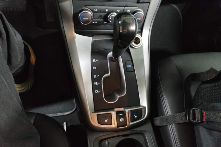 Used Chevrolet Captiva 2015 2.4L 4x4 Flagship Edition 7-Seater Gear Lever