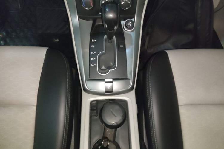 Used Chevrolet Captiva 2015 2.4L Two-Wheel Drive Urban Version 5 Seats Gear Lever