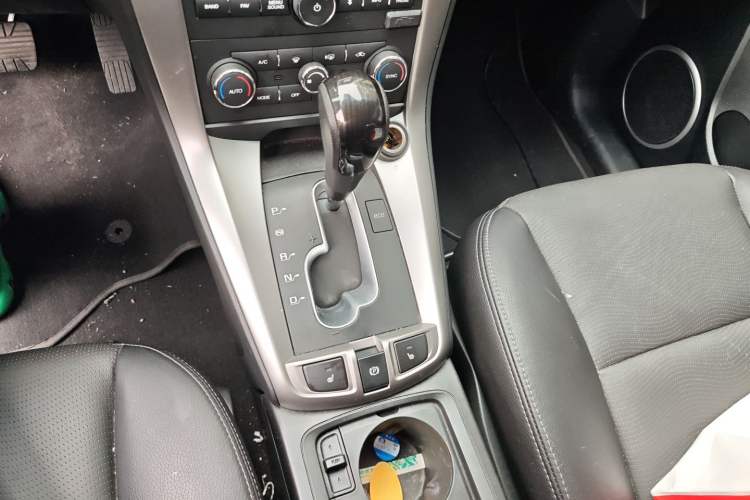 Used Chevrolet Captiva 2015 2.4L 4x4 Flagship Edition 7-Seater Gear Lever