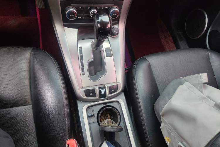 Used Chevrolet Captiva 2015 2.4L 4x4 Flagship Edition 7-Seater Gear Lever