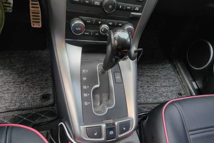 Used Chevrolet Captiva 2015 2.4L 4x4 Flagship Edition 7-Seater Gear Lever