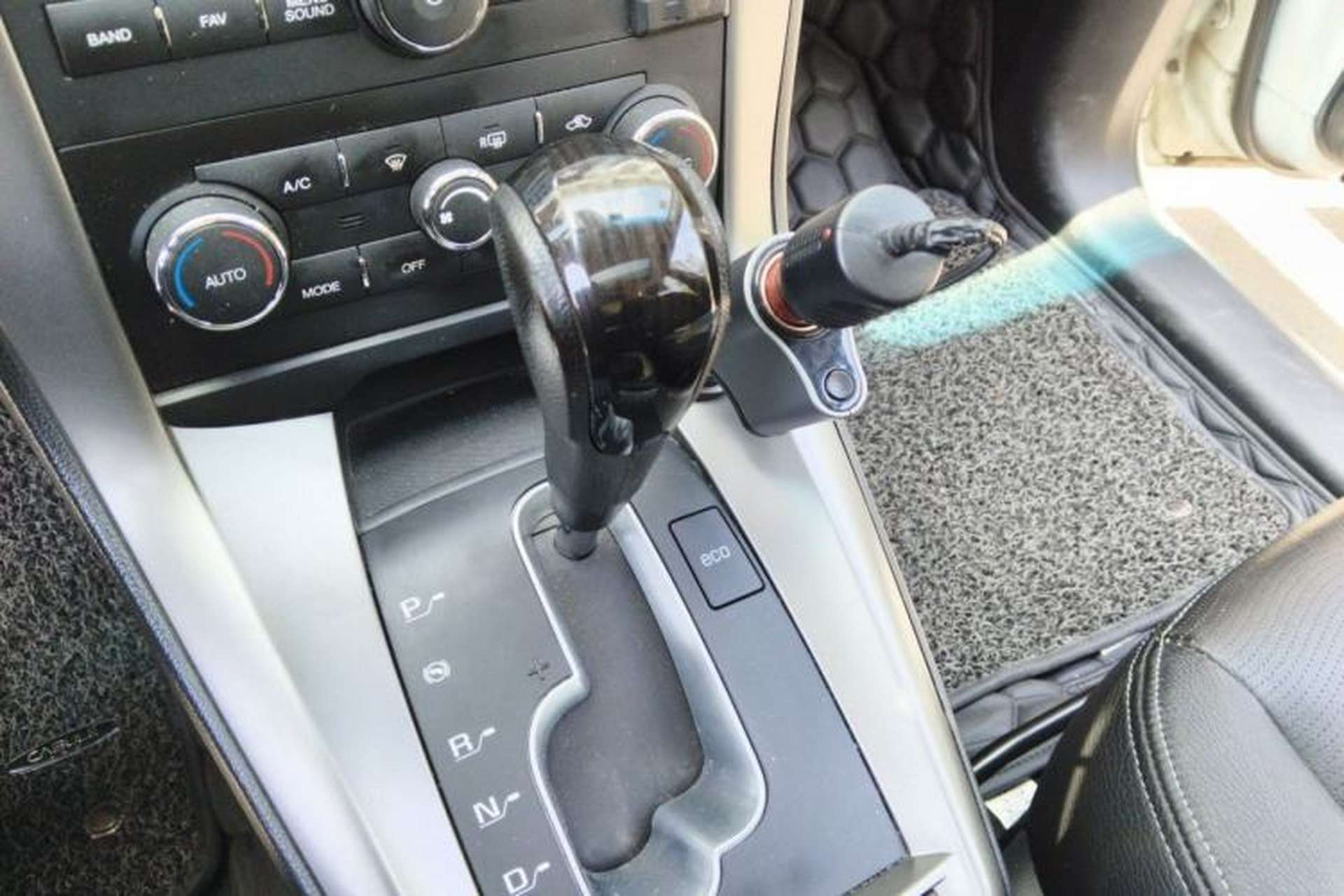 Used Chevrolet Captiva 2015 2.4L 4x4 Flagship Edition 7-Seater Gear Lever