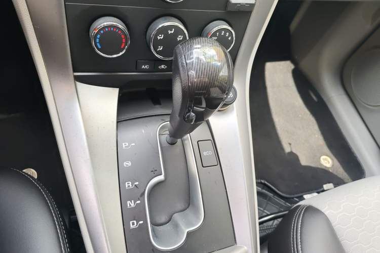 Used Chevrolet Captiva 2015 2.4L Two-Wheel Drive Urban Version 5 Seats Gear Lever