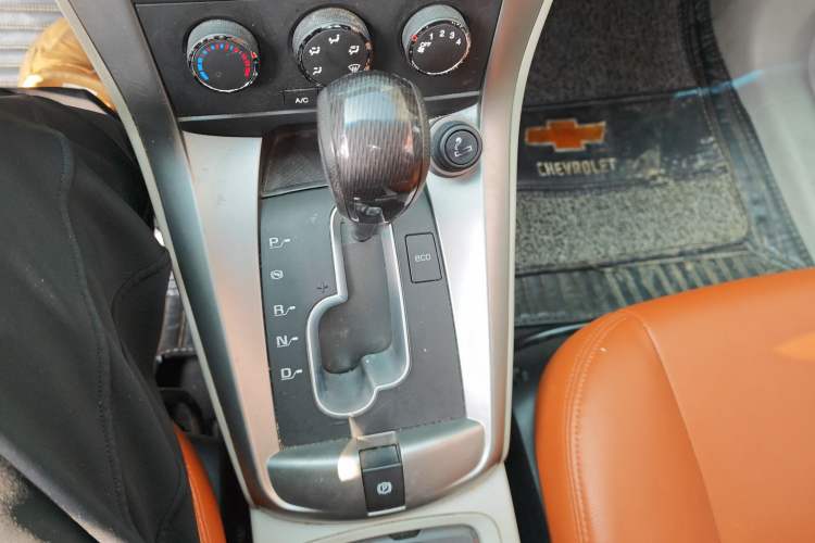 Used Chevrolet Captiva 2015 2.4L Two-Wheel Drive Urban Version 5 Seats Gear Lever