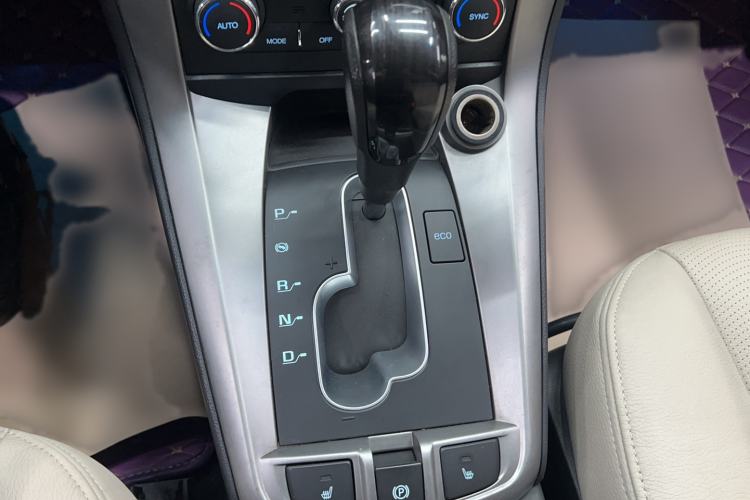 Used Chevrolet Captiva 2015 2.4L 4x4 Flagship Edition 7-Seater Gear Lever