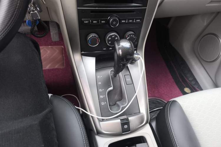 Used Chevrolet Captiva 2015 2.4L Two-Wheel Drive Urban Version 5 Seats Gear Lever