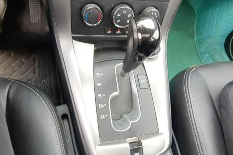 Used Chevrolet Captiva 2015 2.4L Two-Wheel Drive Urban Version 7 Seats Gear Lever