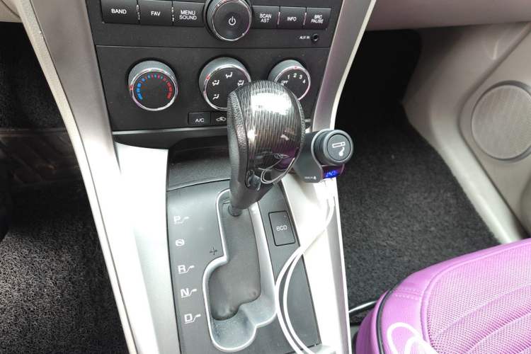 Used Chevrolet Captiva 2015 2.4L Two-Wheel Drive Urban Version 5 Seats Gear Lever