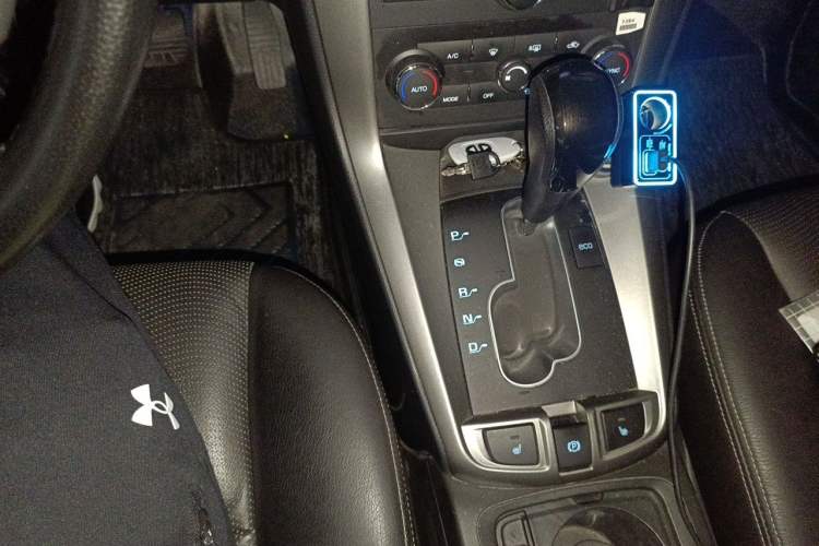 Used Chevrolet Captiva 2015 2.4L 4x4 Flagship Edition 7-Seater Gear Lever
