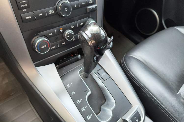 Used Chevrolet Captiva 2015 2.4L 4x4 Flagship Edition 7-Seater Gear Lever