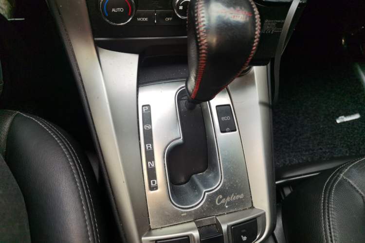 Used Chevrolet Captiva 2015 2.4L 4x4 Flagship Edition 7-Seater Gear Lever