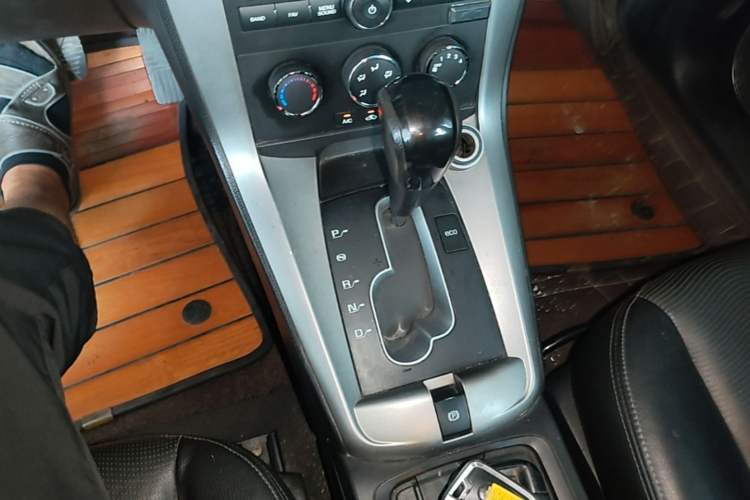 Used Chevrolet Captiva 2015 2.4L Two-Wheel Drive Urban Version 7 Seats Gear Lever