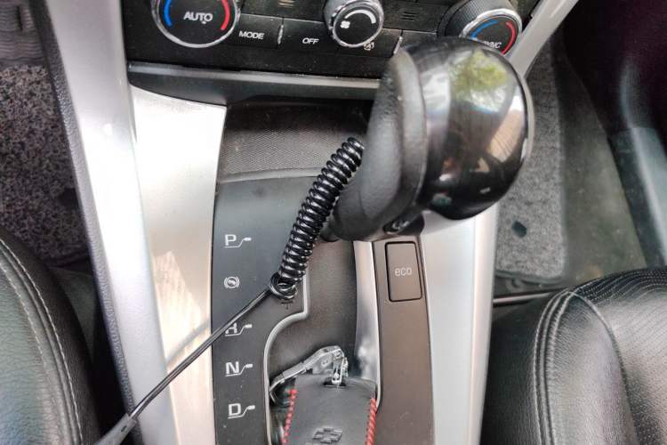 Used Chevrolet Captiva 2015 2.4L 4x4 Flagship Edition 7-Seater Gear Lever
