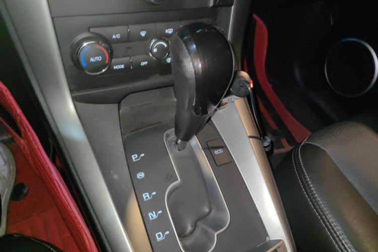 Used Chevrolet Captiva 2015 2.4L 4x4 Flagship Edition 7-Seater Gear Lever