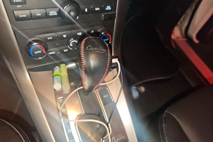 Used Chevrolet Captiva 2015 2.4L 4x4 Flagship Edition 7-Seater Gear Lever