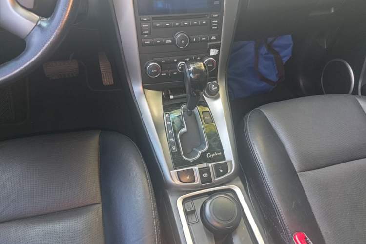 Used Chevrolet Captiva 2015 2.4L 4x4 Flagship Edition 7-Seater Gear Lever