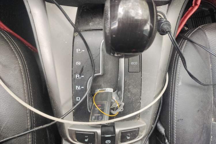 Used Chevrolet Captiva 2015 2.4L 4x4 Flagship Edition 7-Seater Gear Lever