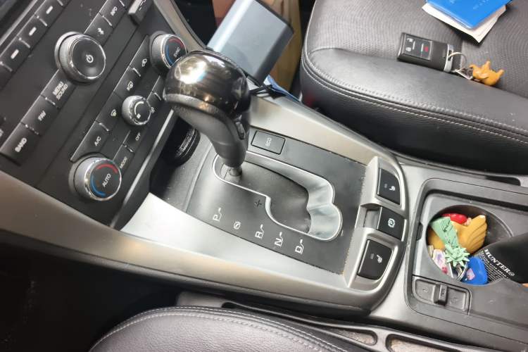 Used Chevrolet Captiva 2015 2.4L 4x4 Flagship Edition 7-Seater Gear Lever
