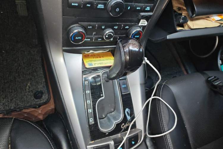 Used Chevrolet Captiva 2015 2.4L 4x4 Flagship Edition 7-Seater Gear Lever