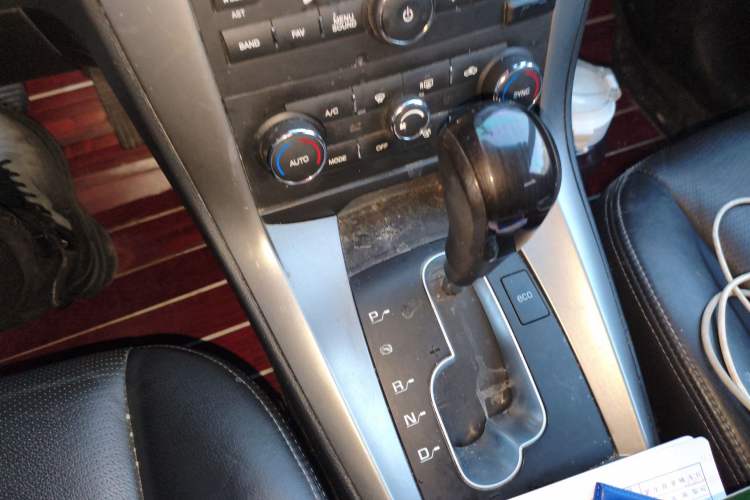 Used Chevrolet Captiva 2015 2.4L 4x4 Flagship Edition 7-Seater Gear Lever