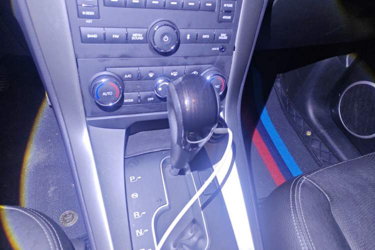 Used Chevrolet Captiva 2015 2.4L 4x4 Flagship Edition 7-Seater Gear Lever