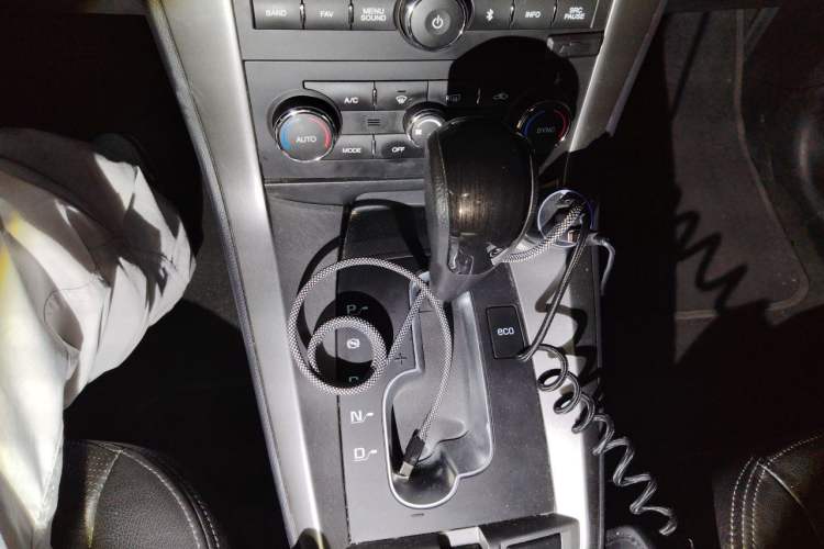 Used Chevrolet Captiva 2015 2.4L 4x4 Flagship Edition 7-Seater Gear Lever