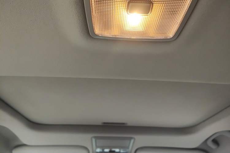 Used Chevrolet Captiva 2015 2.4L 4x4 Flagship Edition 7-Seater Headliner