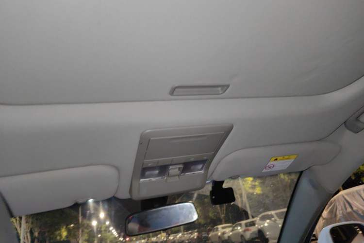 Used Chevrolet Captiva 2015 2.4L 4x4 Flagship Edition 7-Seater Headliner