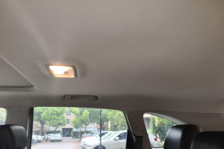 Used Chevrolet Captiva 2015 2.4L 4x4 Flagship Edition 7-Seater Headliner