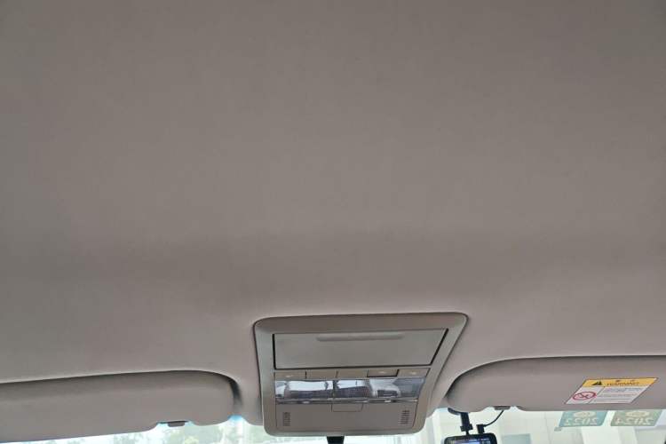 Used Chevrolet Captiva 2015 2.4L Two-Wheel Drive Urban Version 5 Seats Headliner
