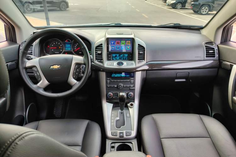 Used Chevrolet Captiva 2015 2.4L 4x4 Flagship Edition 7-Seater Interior 1