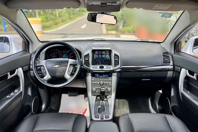 Used Chevrolet Captiva 2015 2.4L 4x4 Flagship Edition 7-Seater Interior 1