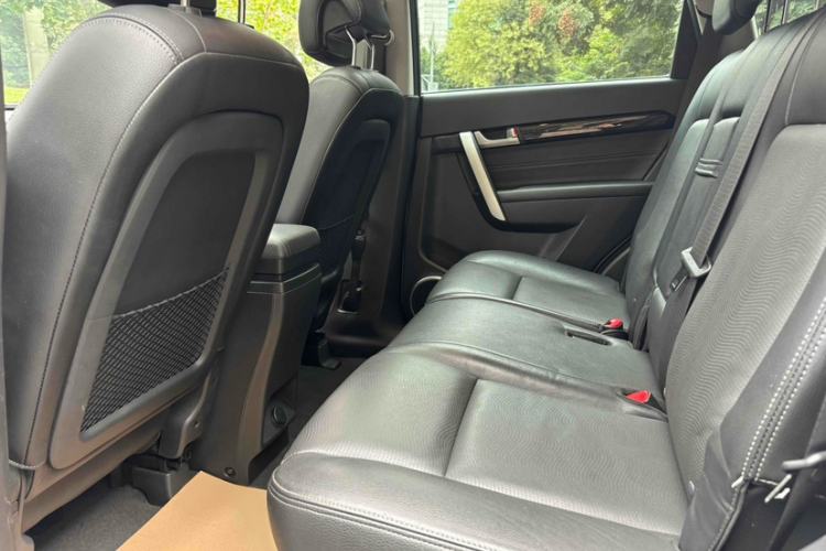 Used Chevrolet Captiva 2015 2.4L 4x4 Flagship Edition 7-Seater Interior 1