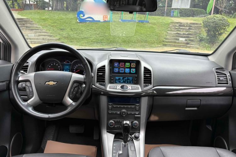 Used Chevrolet Captiva 2015 2.4L 4x4 Flagship Edition 7-Seater Interior 10
