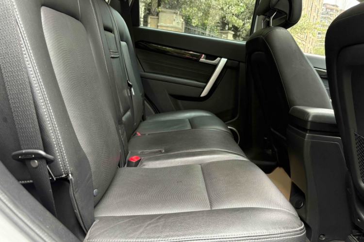 Used Chevrolet Captiva 2015 2.4L 4x4 Flagship Edition 7-Seater Interior 11