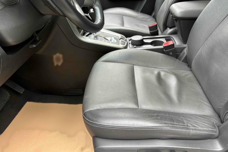 Used Chevrolet Captiva 2015 2.4L 4x4 Flagship Edition 7-Seater Interior 12