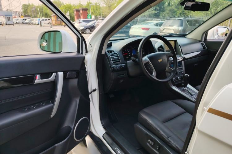 Used Chevrolet Captiva 2015 2.4L 4x4 Flagship Edition 7-Seater Interior 2