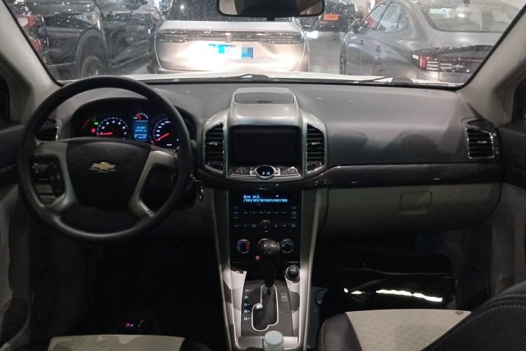 Used Chevrolet Captiva 2015 2.4L Two-Wheel Drive Urban Version 5 Seats Interior 2