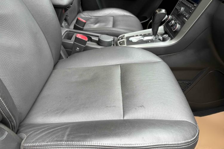 Used Chevrolet Captiva 2015 2.4L 4x4 Flagship Edition 7-Seater Interior 2