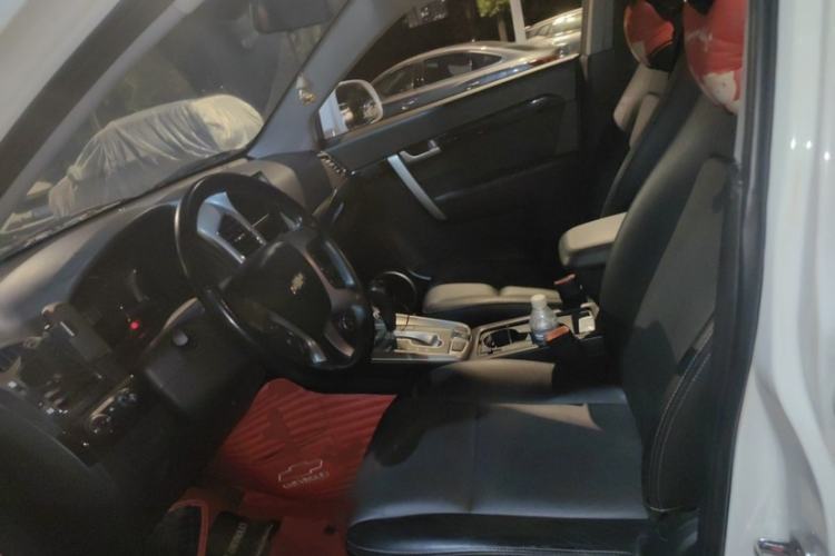Used Chevrolet Captiva 2015 2.4L 4x4 Flagship Edition 7-Seater Interior 2